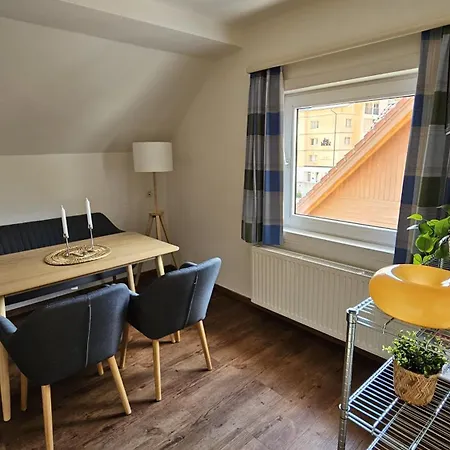 Luna سخلادميخ